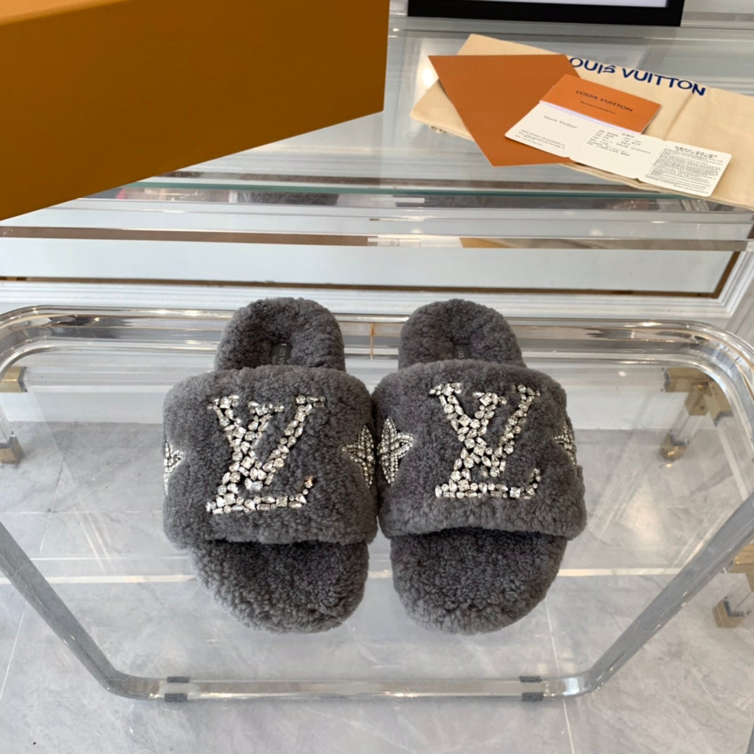 LOUIS VUITTON LV WOMEN'S PASEO FLAT SLIPPER IN GREY FLEECE
