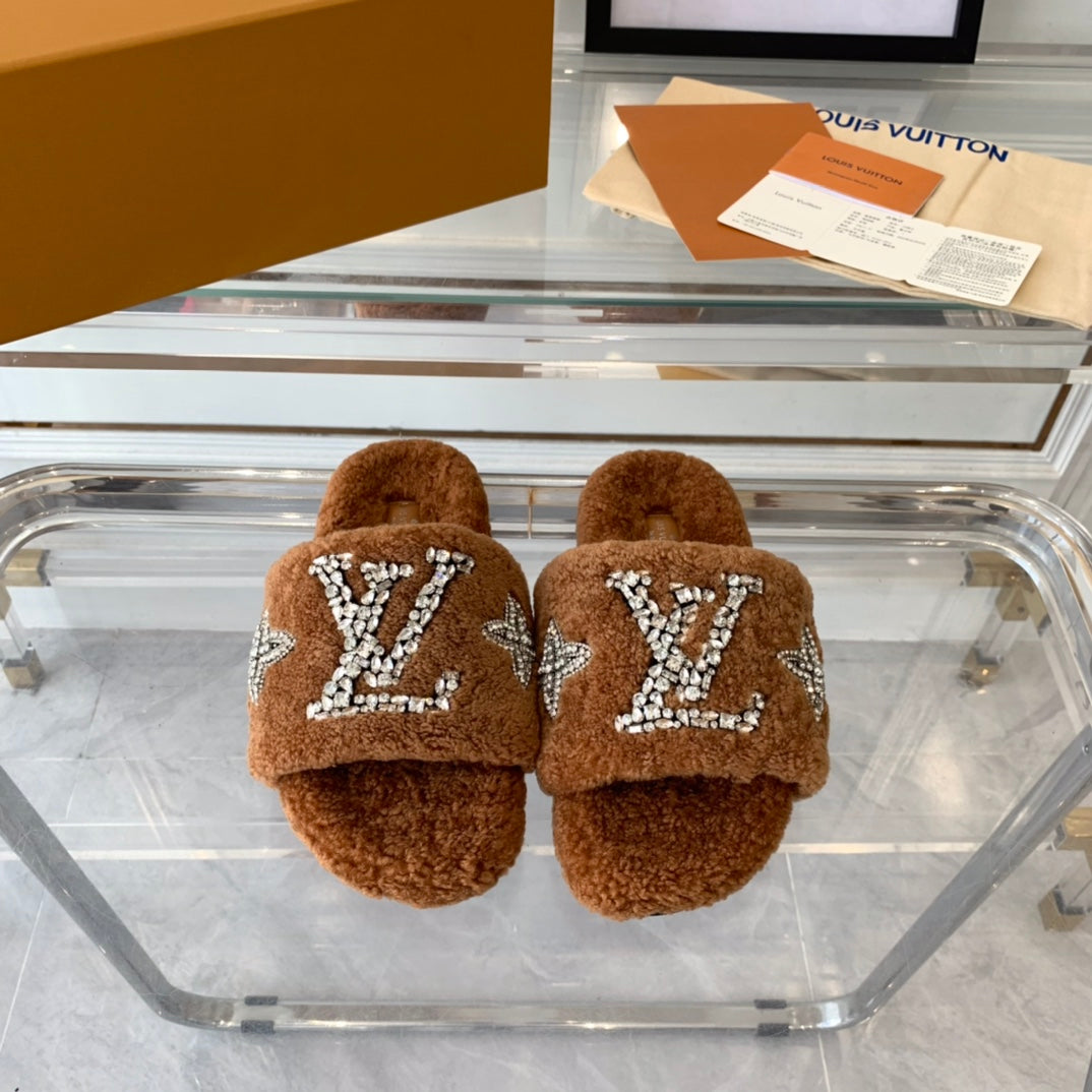 LOUIS VUITTON LV WOMEN'S PASEO FLAT SLIPPER IN CINNAMON BROWN FLEECE