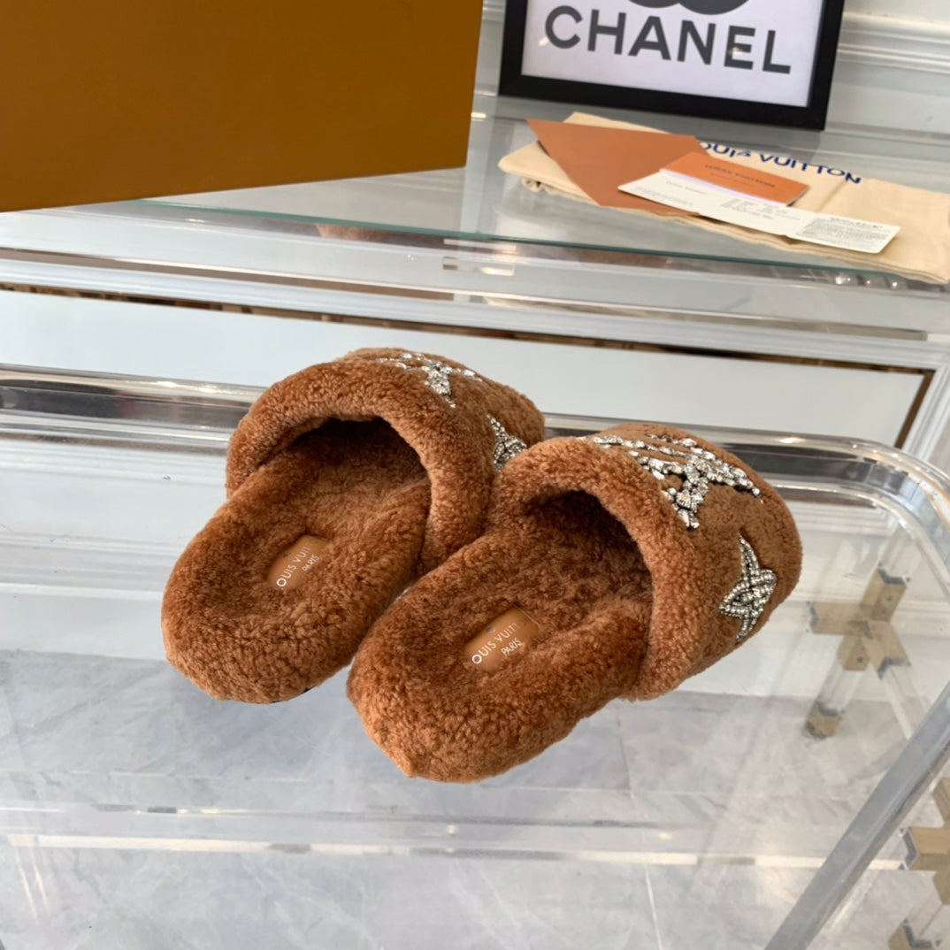 LOUIS VUITTON LV WOMEN'S PASEO FLAT SLIPPER IN CINNAMON BROWN FLEECE