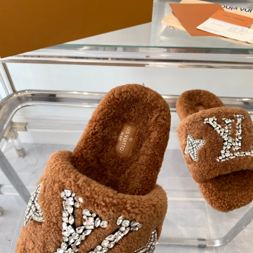 LOUIS VUITTON LV WOMEN'S PASEO FLAT SLIPPER IN CINNAMON BROWN FLEECE