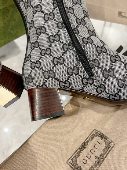 GUCCI KNEE BOOTS IN LIGHT GRAY MONOGRAM CANVAS AND BLACK GLOSSY SHEEPSKIN