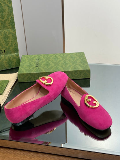 GUCCI BLONDIE LOGO-PLAQUE LOAFERS IN FUSCIA PINK SUEDE WITH GOLD HARDWARE