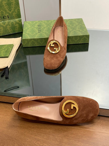 GUCCI BLONDIE LOGO-PLAQUE LOAFERS IN BRONZE BROWN SUEDE WITH GOLD HARDWARE