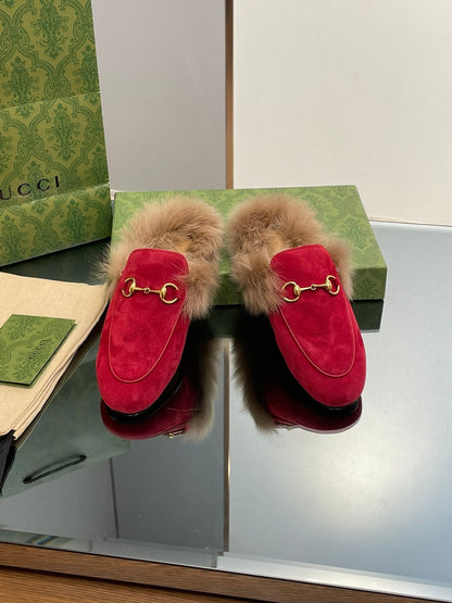GUCCI HORSEBIT MULE IN CRIMSON RED SUEDE AND LAMB WOOL LINING