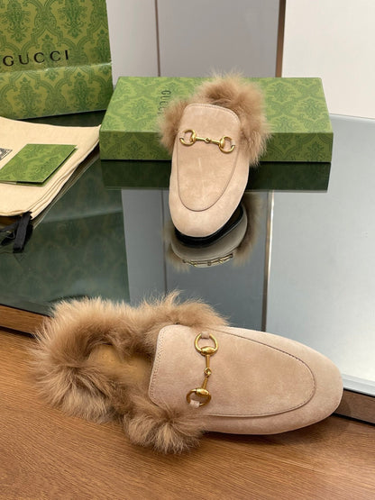 GUCCI HORSEBIT MULE IN TAN BROWN SUEDE AND LAMB WOOL LINING