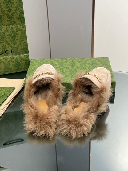 GUCCI HORSEBIT MULE IN TAN BROWN SUEDE AND LAMB WOOL LINING