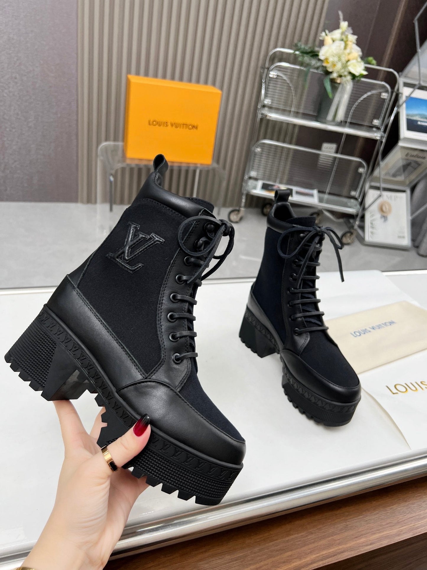 LOUIS VUITTON LAUREATE PLATFORM DESERT BOOT IN BLACK JACQUARD AND CALFSKIN
