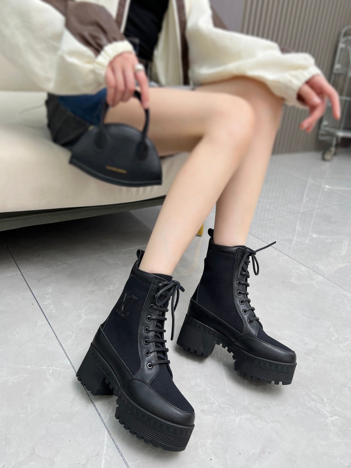 LOUIS VUITTON LAUREATE PLATFORM DESERT BOOT IN BLACK JACQUARD AND CALFSKIN