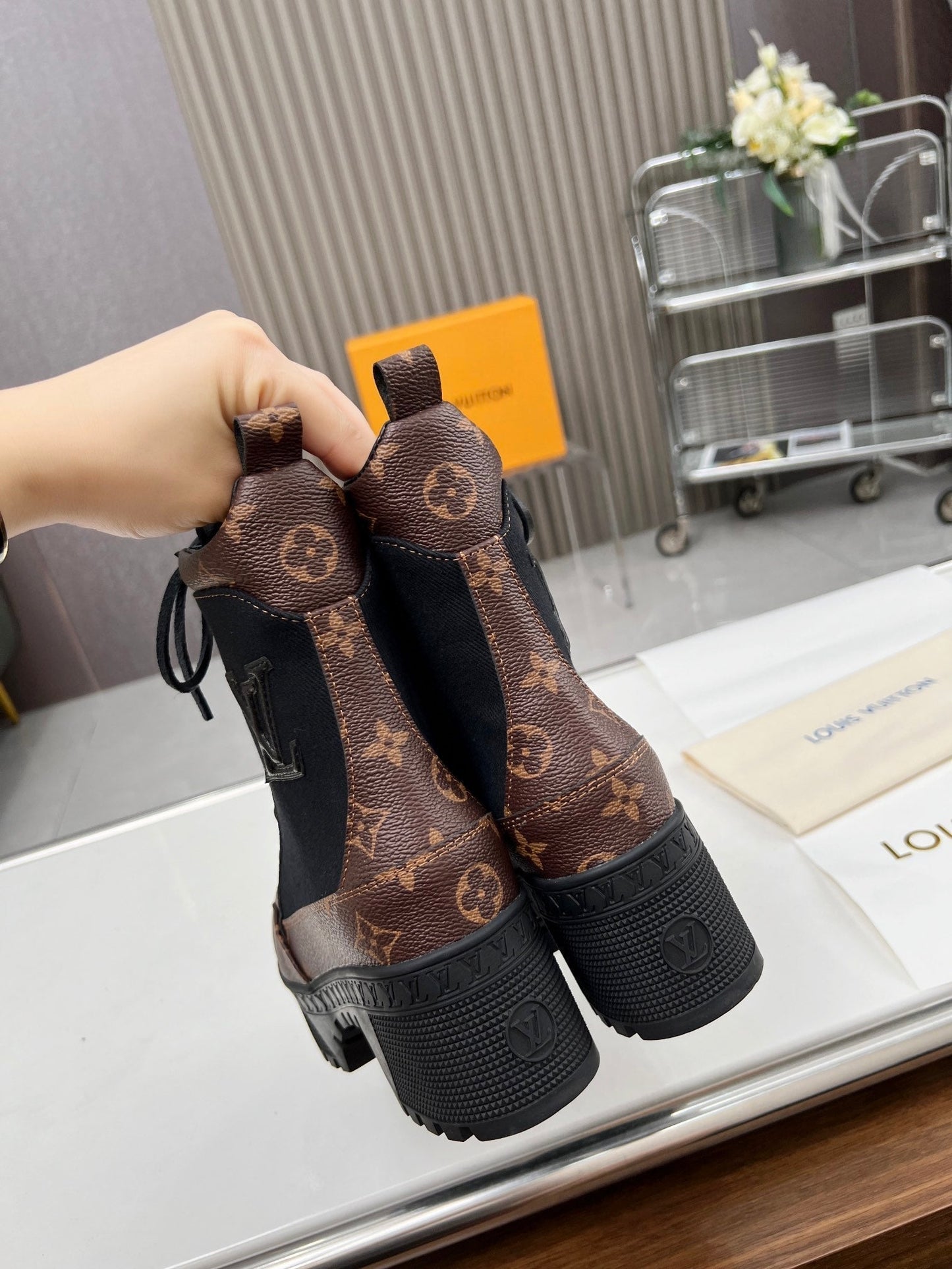 LOUIS VUITTON LAUREATE PLATFORM DESERT BOOT IN BLACK JACQUARD AND CHOCOLATE BROWN CALFSKIN