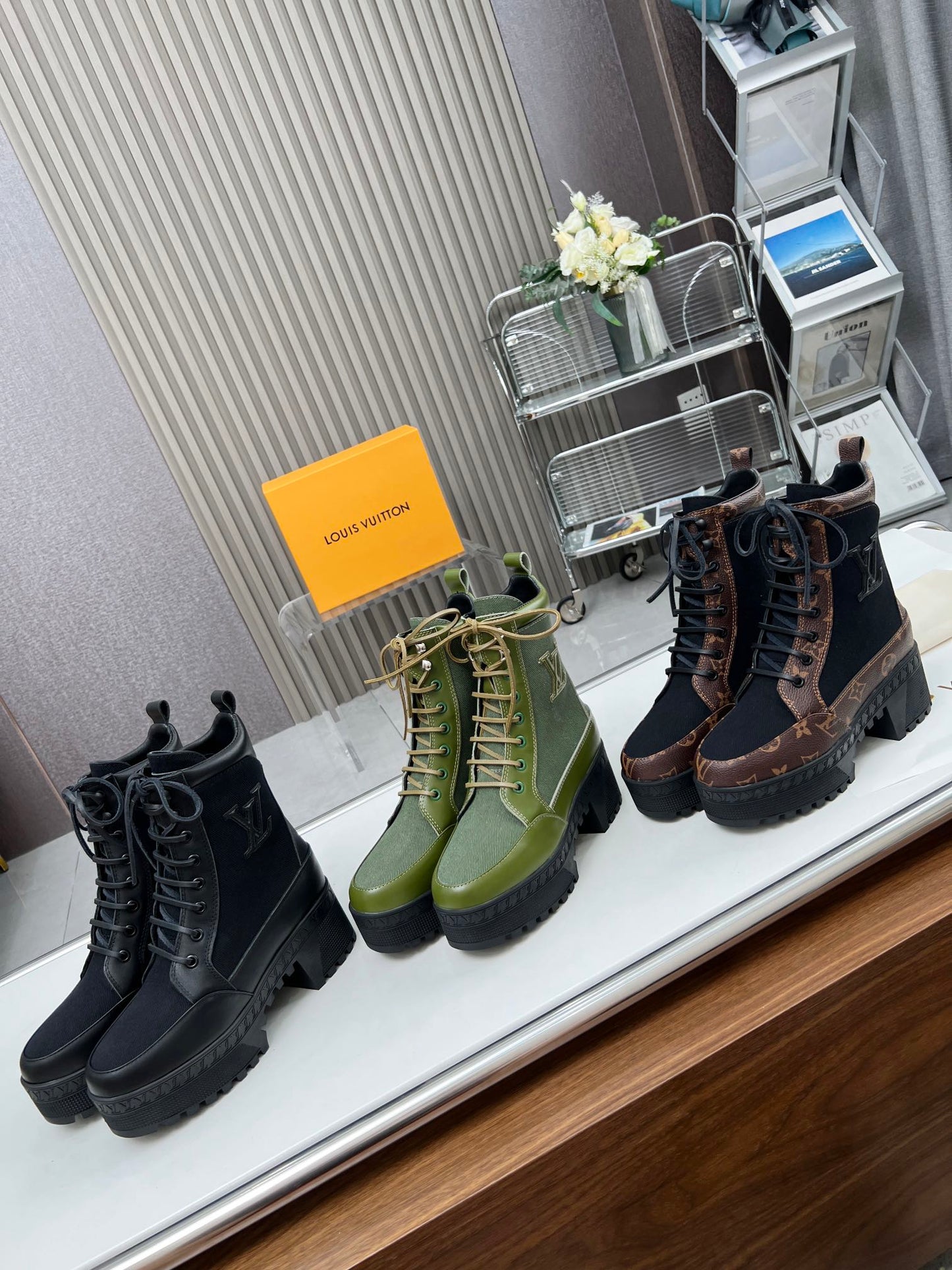 LOUIS VUITTON LAUREATE PLATFORM DESERT BOOT IN DARK OLIVE GREEN JACQUARD AND CALFSKIN