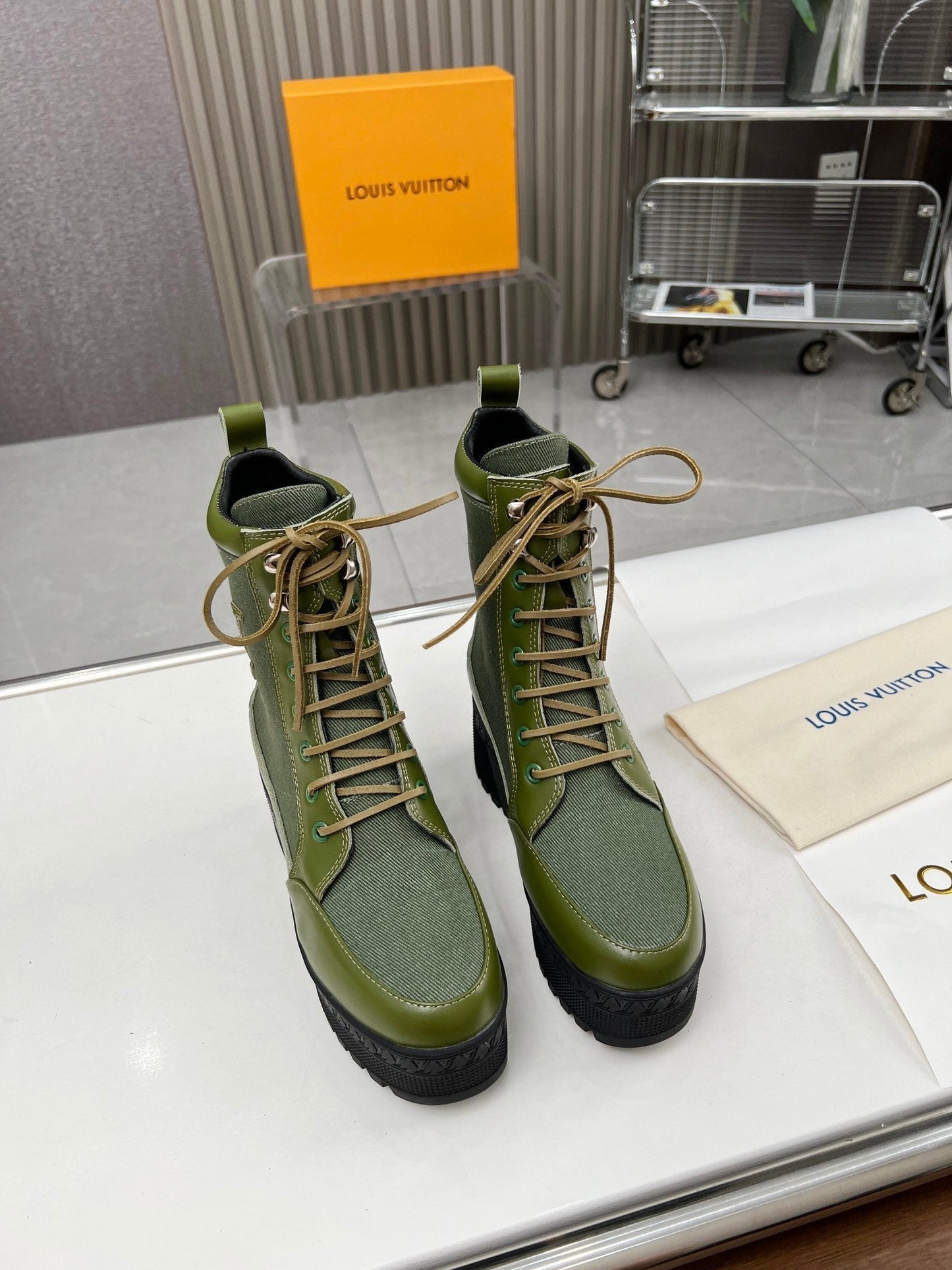 LOUIS VUITTON LAUREATE PLATFORM DESERT BOOT IN DARK OLIVE GREEN JACQUARD AND CALFSKIN