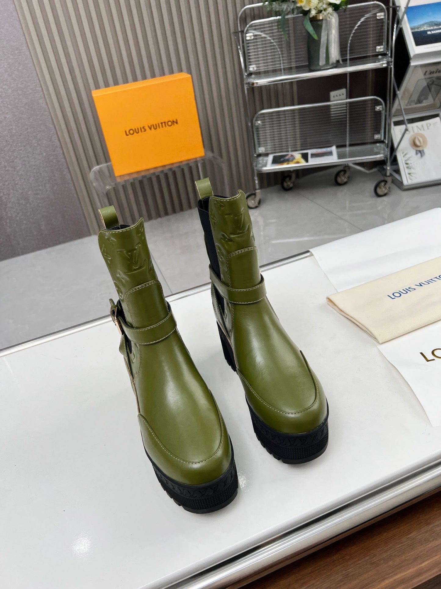 LOUIS VUITTON LAUREATE PLATFORM DESERT BOOT IN DARK OLIVE GREEN CALFSKIN