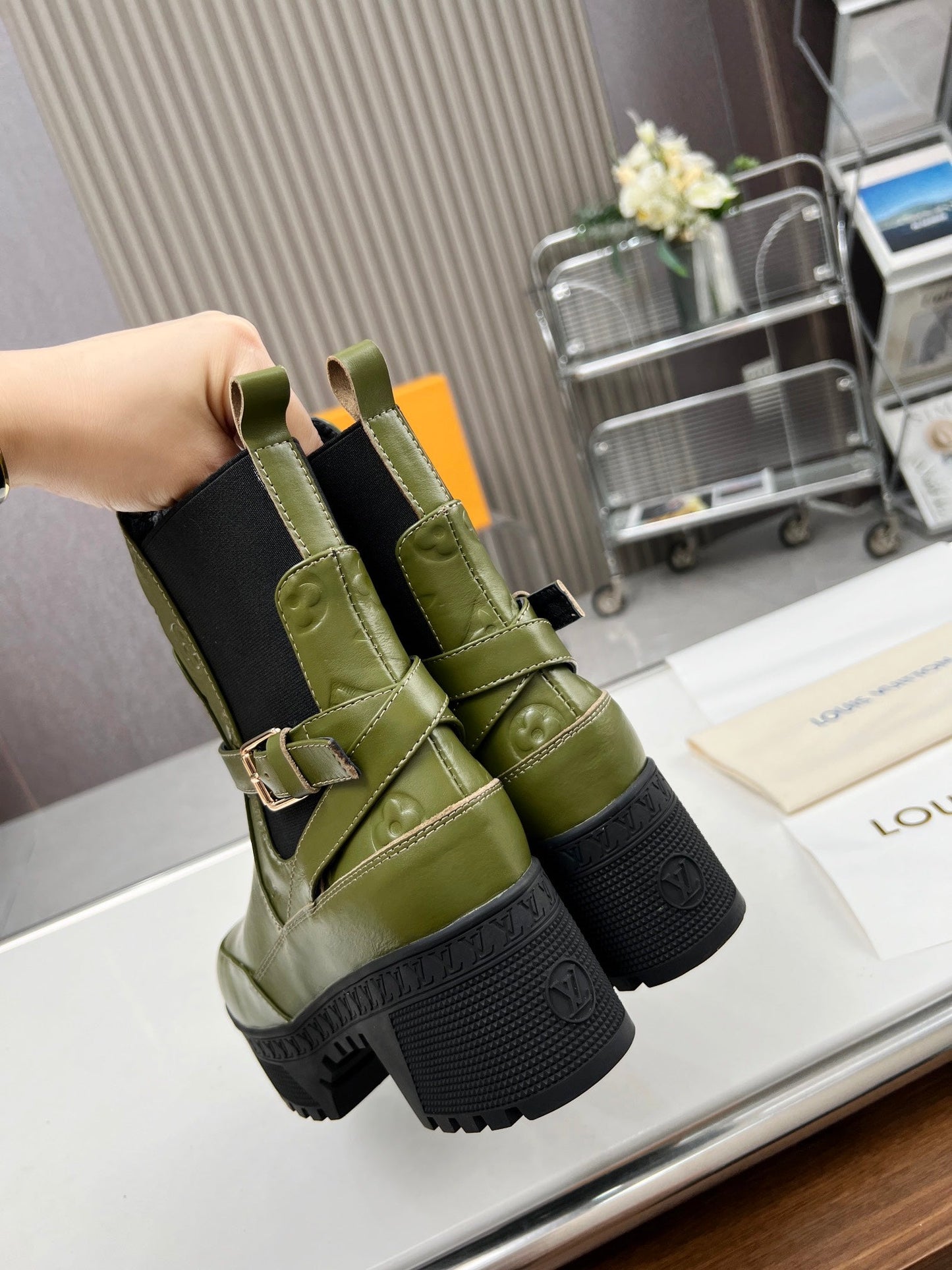 LOUIS VUITTON LAUREATE PLATFORM DESERT BOOT IN DARK OLIVE GREEN CALFSKIN