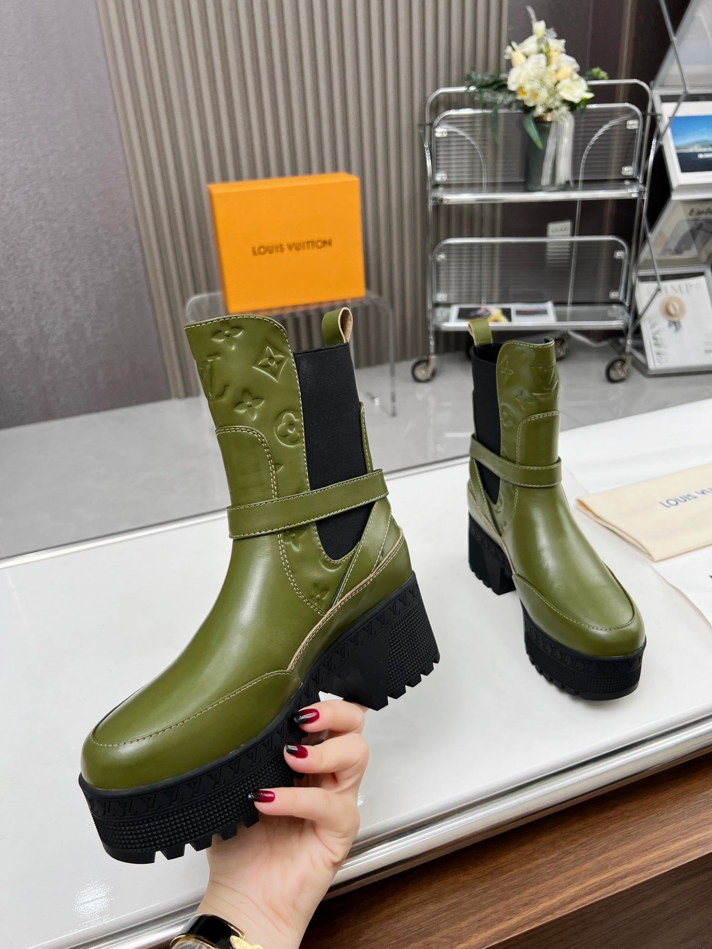 LOUIS VUITTON LAUREATE PLATFORM DESERT BOOT IN DARK OLIVE GREEN CALFSKIN