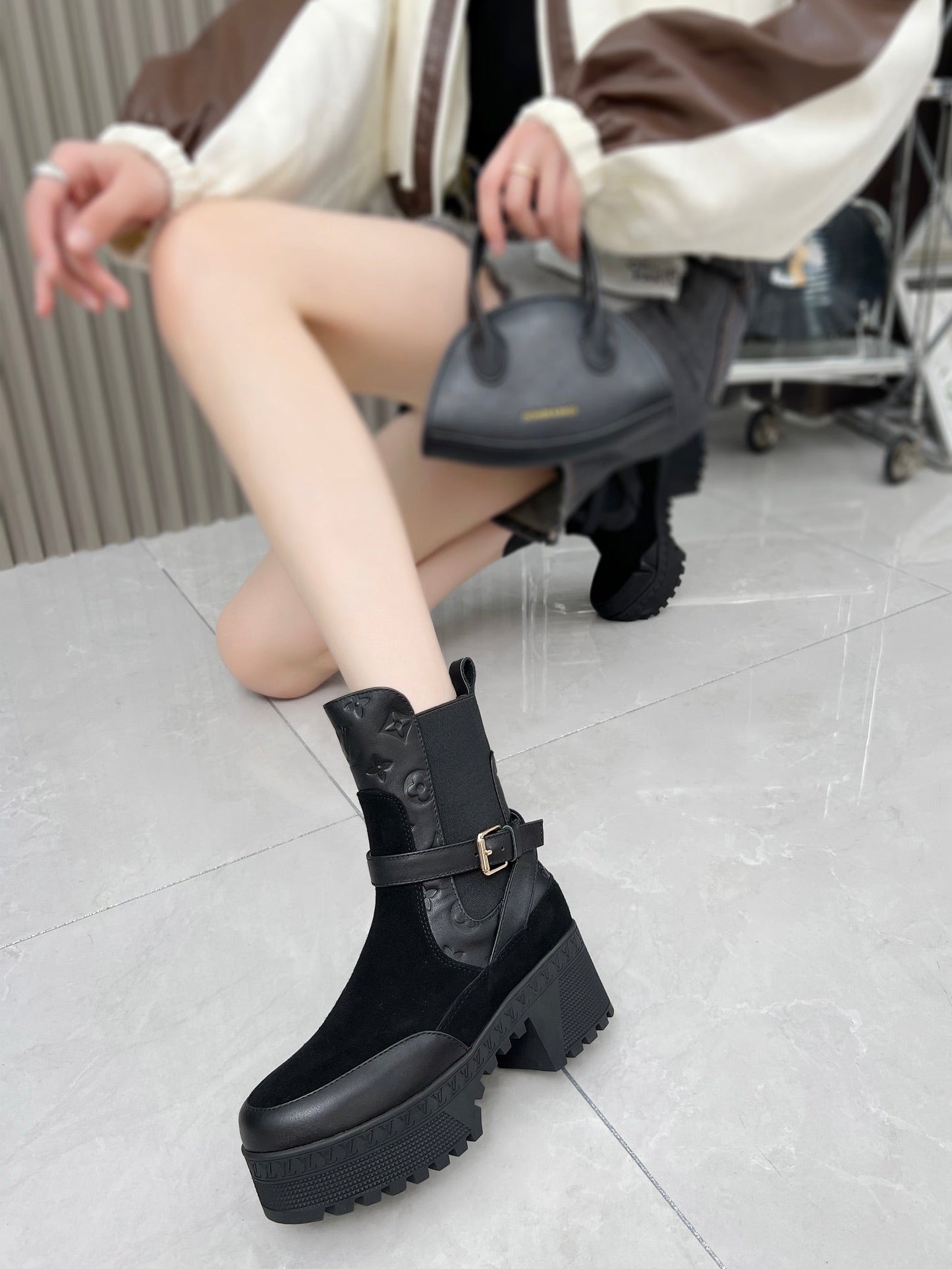LOUIS VUITTON LAUREATE PLATFORM DESERT BOOT IN BLACK SUEDE AND CALFSKIN