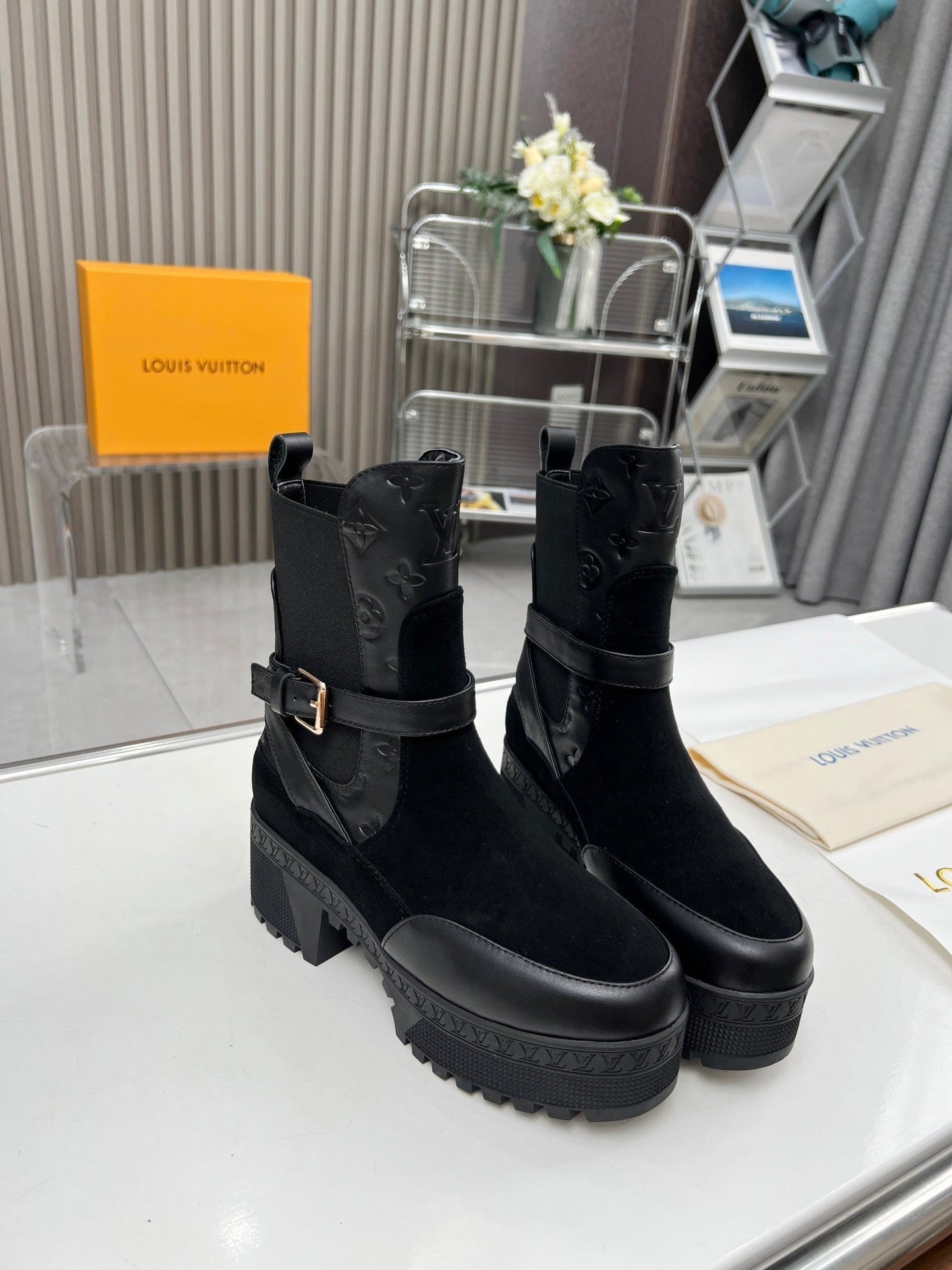 LOUIS VUITTON LAUREATE PLATFORM DESERT BOOT IN BLACK SUEDE AND CALFSKIN
