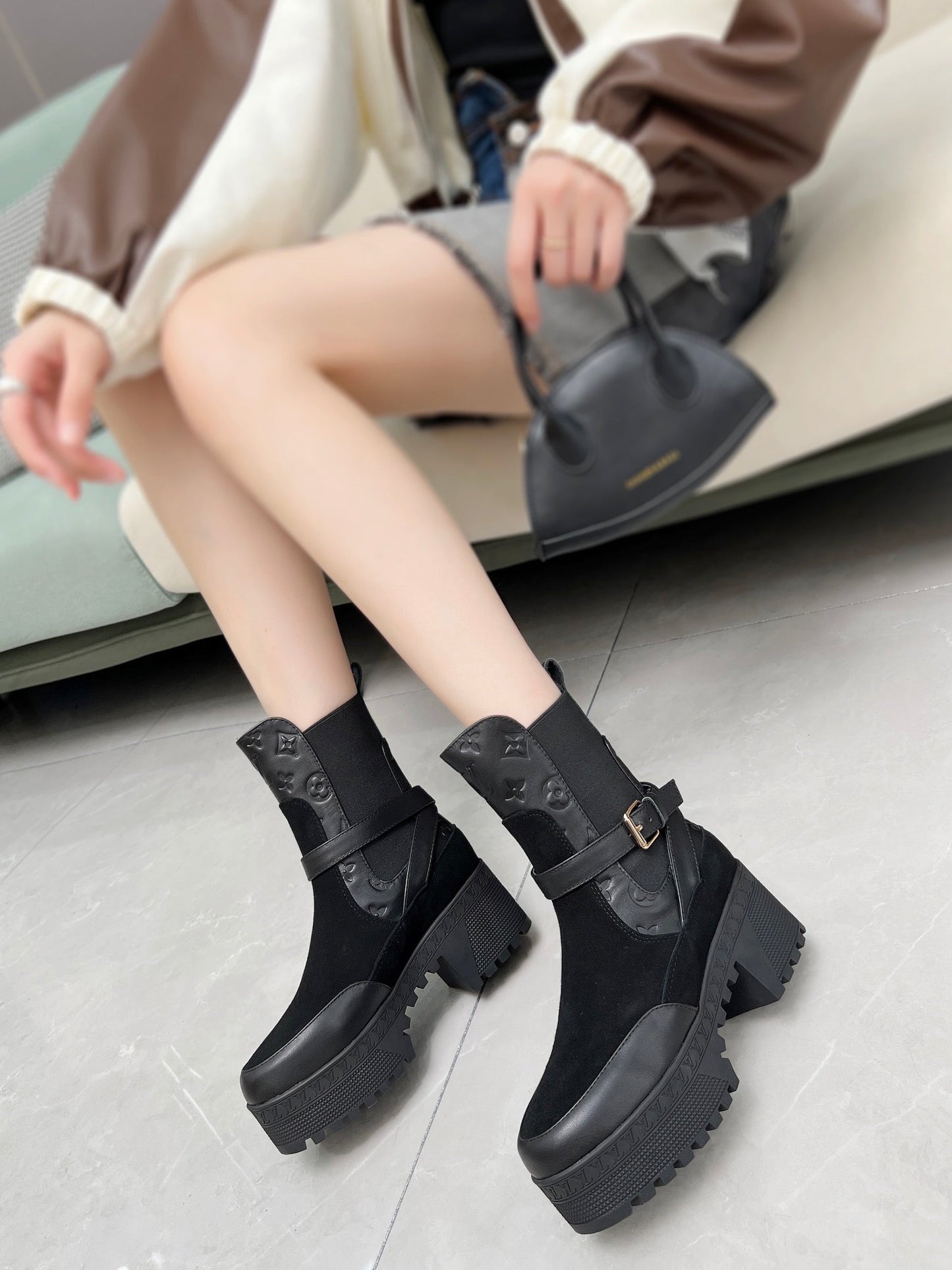 LOUIS VUITTON LAUREATE PLATFORM DESERT BOOT IN BLACK SUEDE AND CALFSKIN