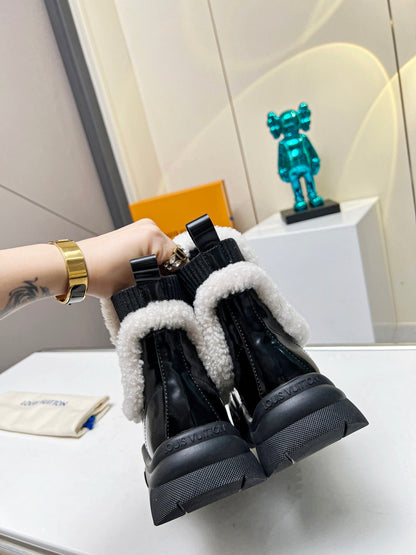LOUIS VUITTON LV RUBY FLAT ANKLE BOOT IN BLACK CALFSKIN AND WHITE SHEARLING