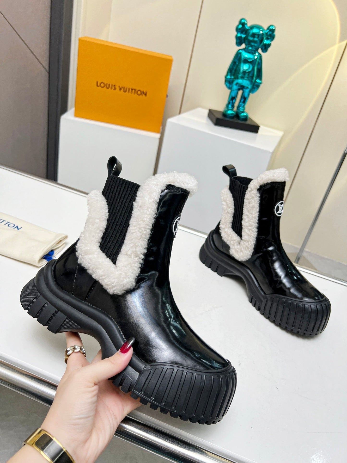 LOUIS VUITTON LV RUBY FLAT ANKLE BOOT IN BLACK CALFSKIN AND WHITE SHEARLING