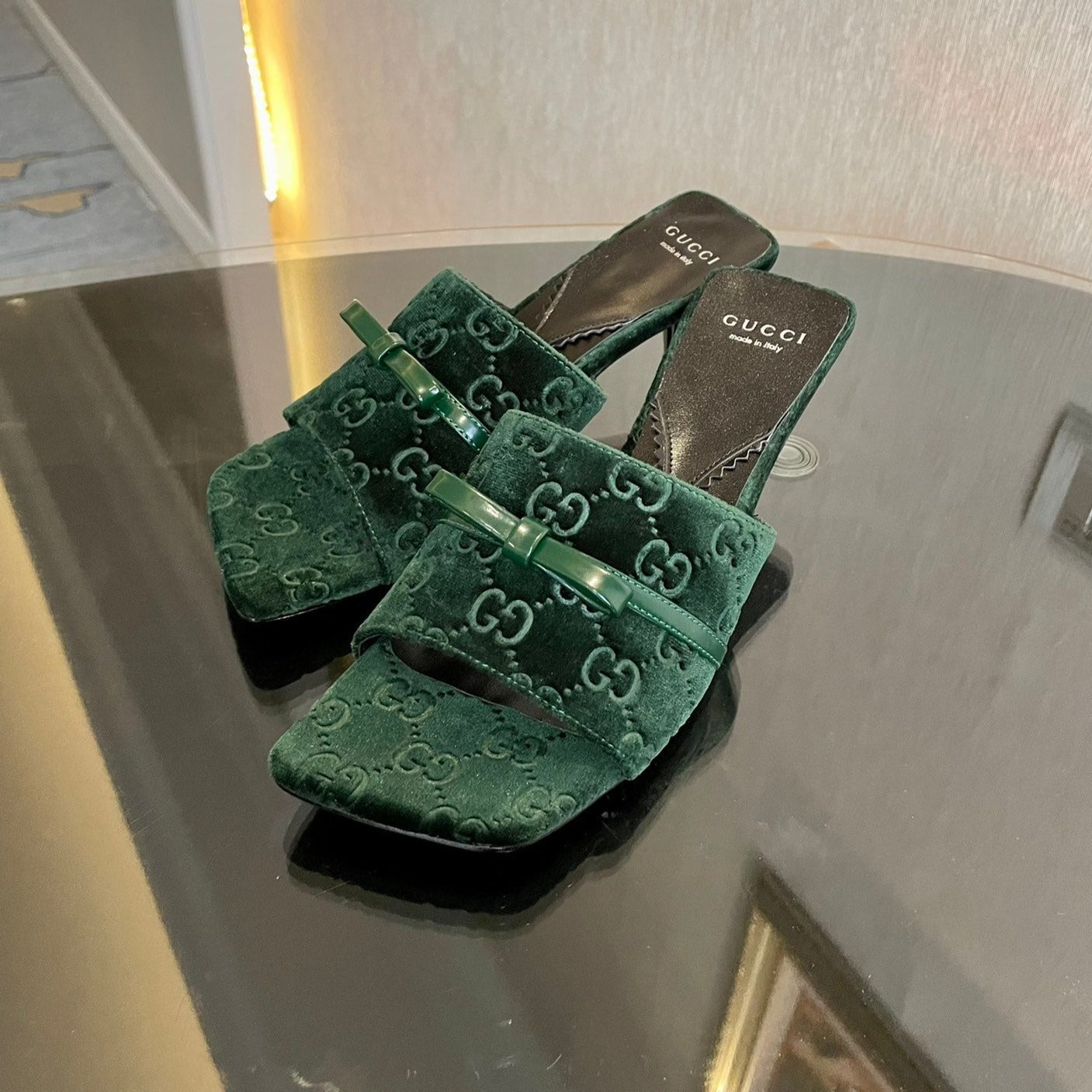 GUCCI VELVET HIGH HEEL SANDALS WITH BEAUTIFUL LOGO DETAILS GREEN FOREST