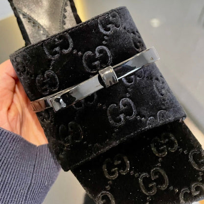 GUCCI VELVET HIGH HEEL SANDALS WITH BEAUTIFUL LOGO DETAILS BLACK
