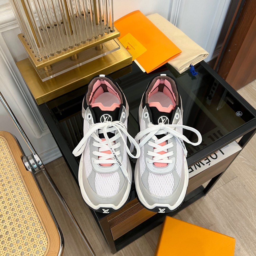 LOUIS VUITTON LV RUN 55 SNEAKER PINK BLACK