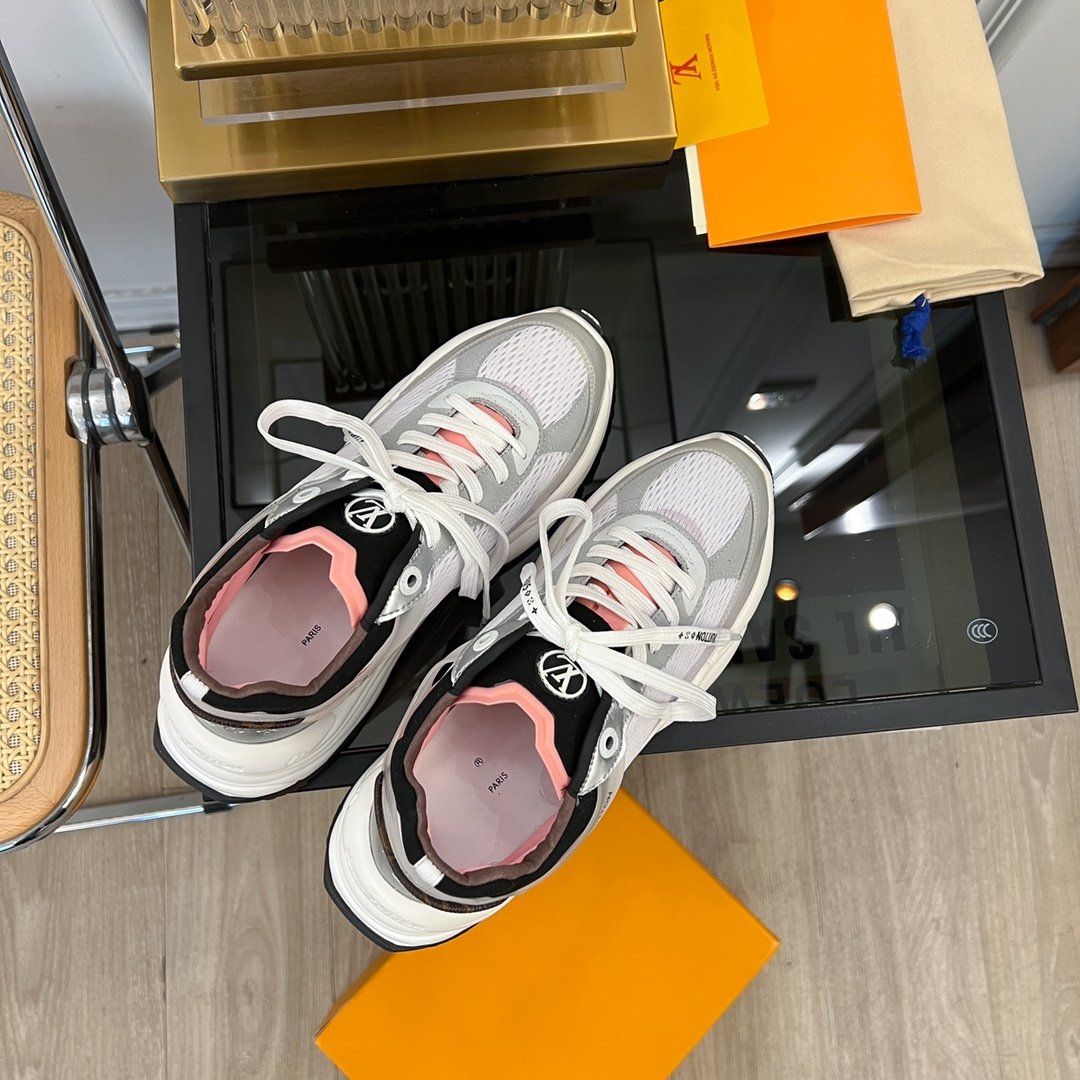 LOUIS VUITTON LV RUN 55 SNEAKER PINK BLACK