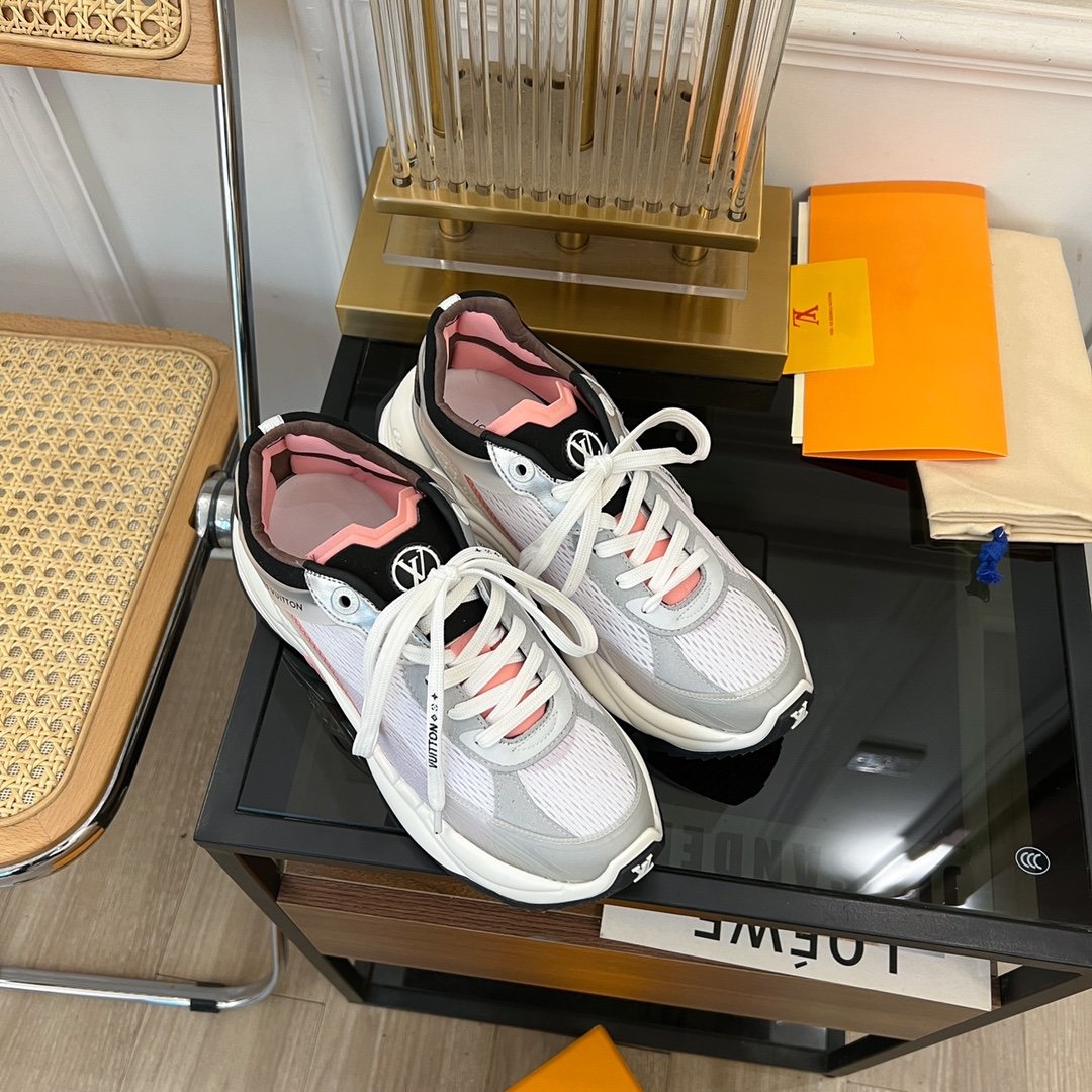 LOUIS VUITTON LV RUN 55 SNEAKER PINK BLACK