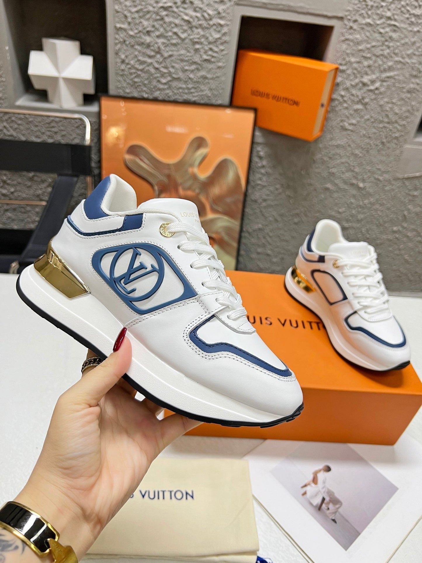 LOUIS VUITTON LV WOMEN SNEAKER IN WHITE MIX BLUE CALFSKIN