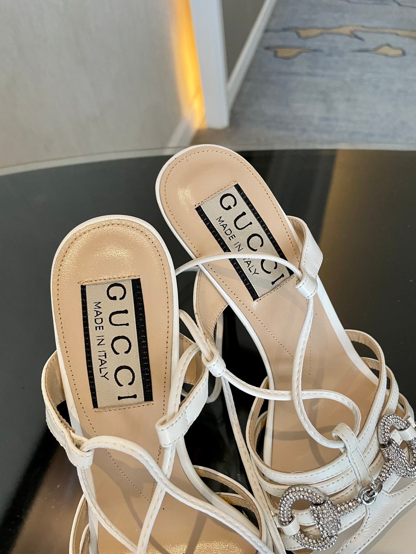 GUCCI CRYSTAL HORSEBIT SANDAL CREAMY WHITE LAMBSKIN
