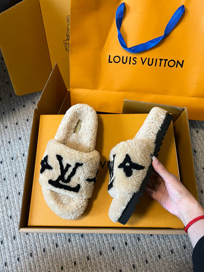 LOUIS VUITTON SLIPPER IN CAMEL BEIGE MIX BLACK FLEECE