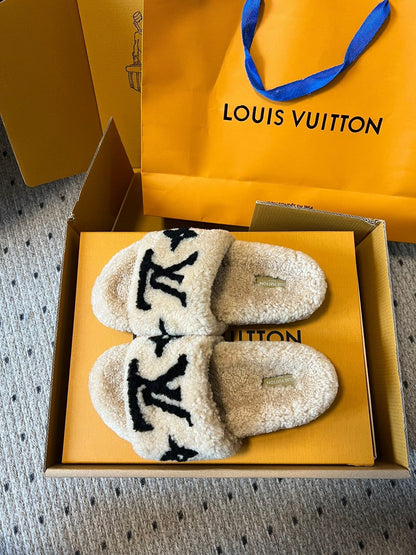 LOUIS VUITTON SLIPPER IN CAMEL BEIGE MIX BLACK FLEECE