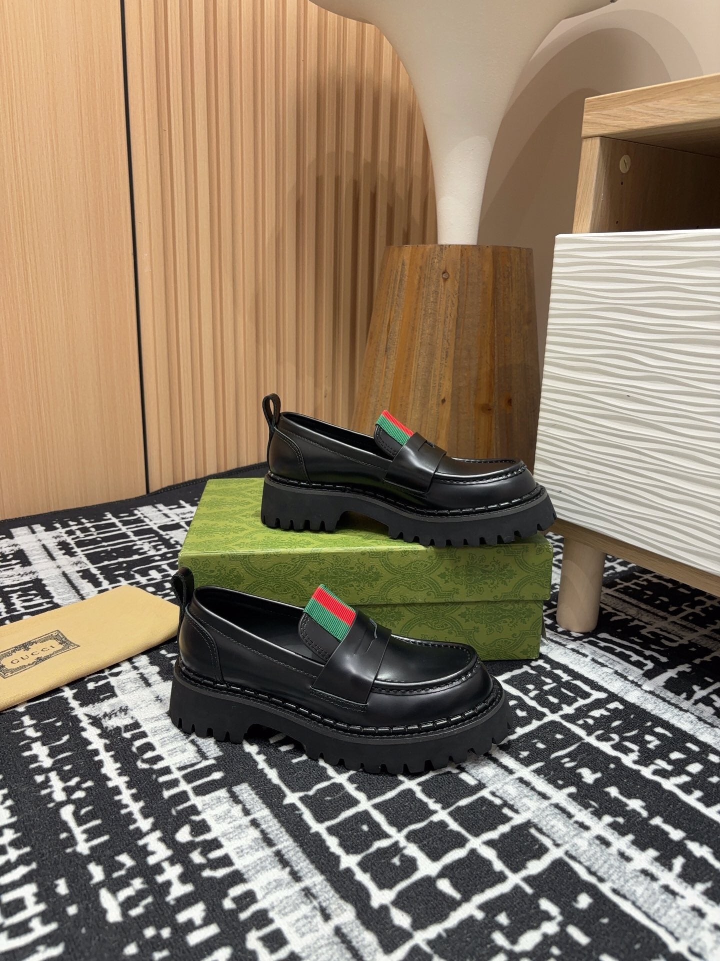 GUCCI LOAFER WITH WEB IN BLACK CALFSKIN