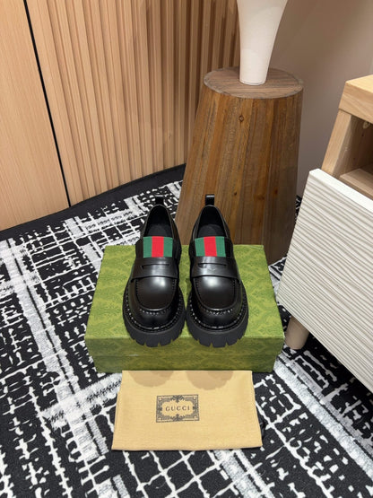 GUCCI LOAFER WITH WEB IN BLACK CALFSKIN