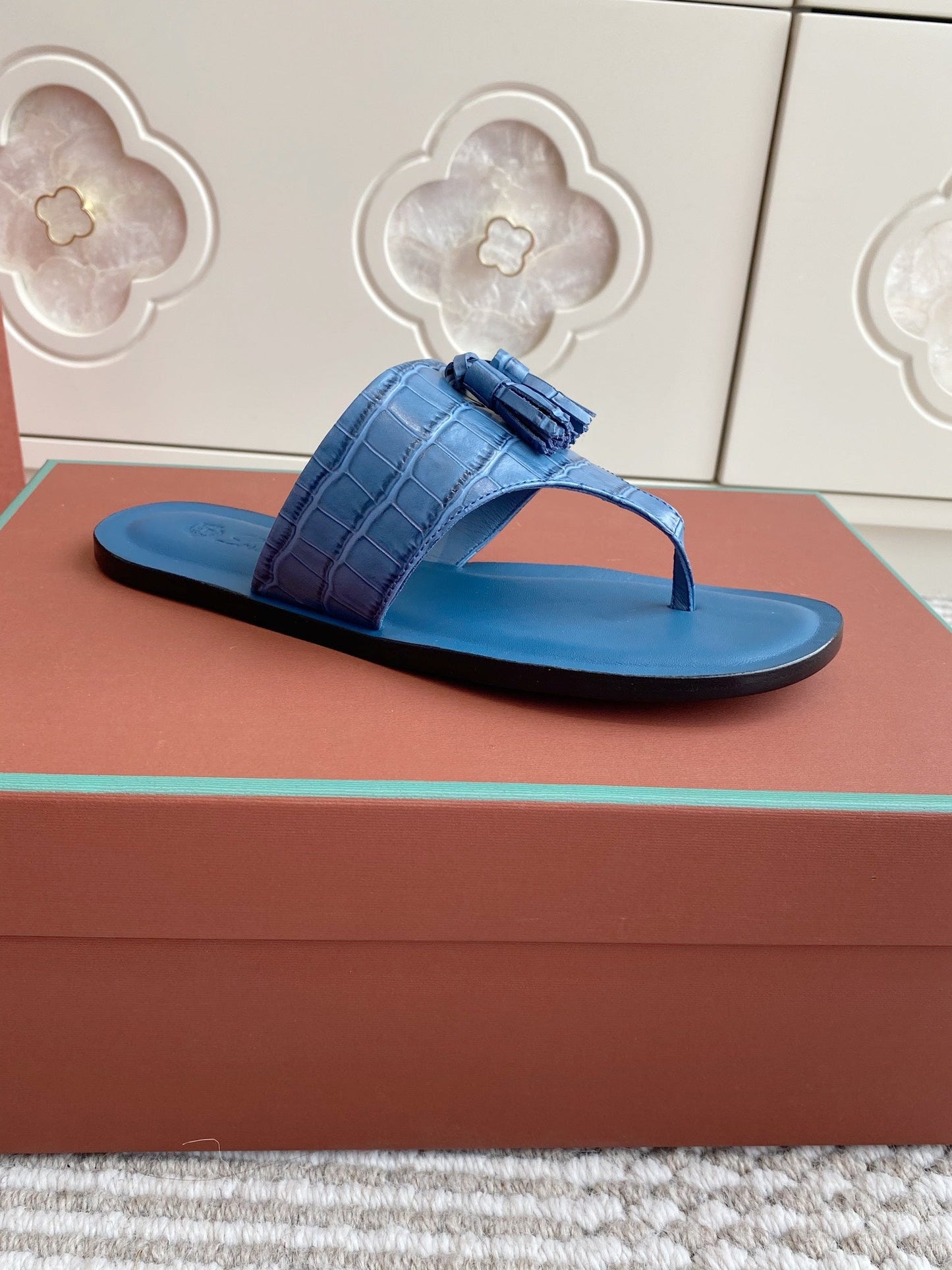 FLIP FLOPS IN BLUE LAMBSKIN SNAKE EMBOSSING