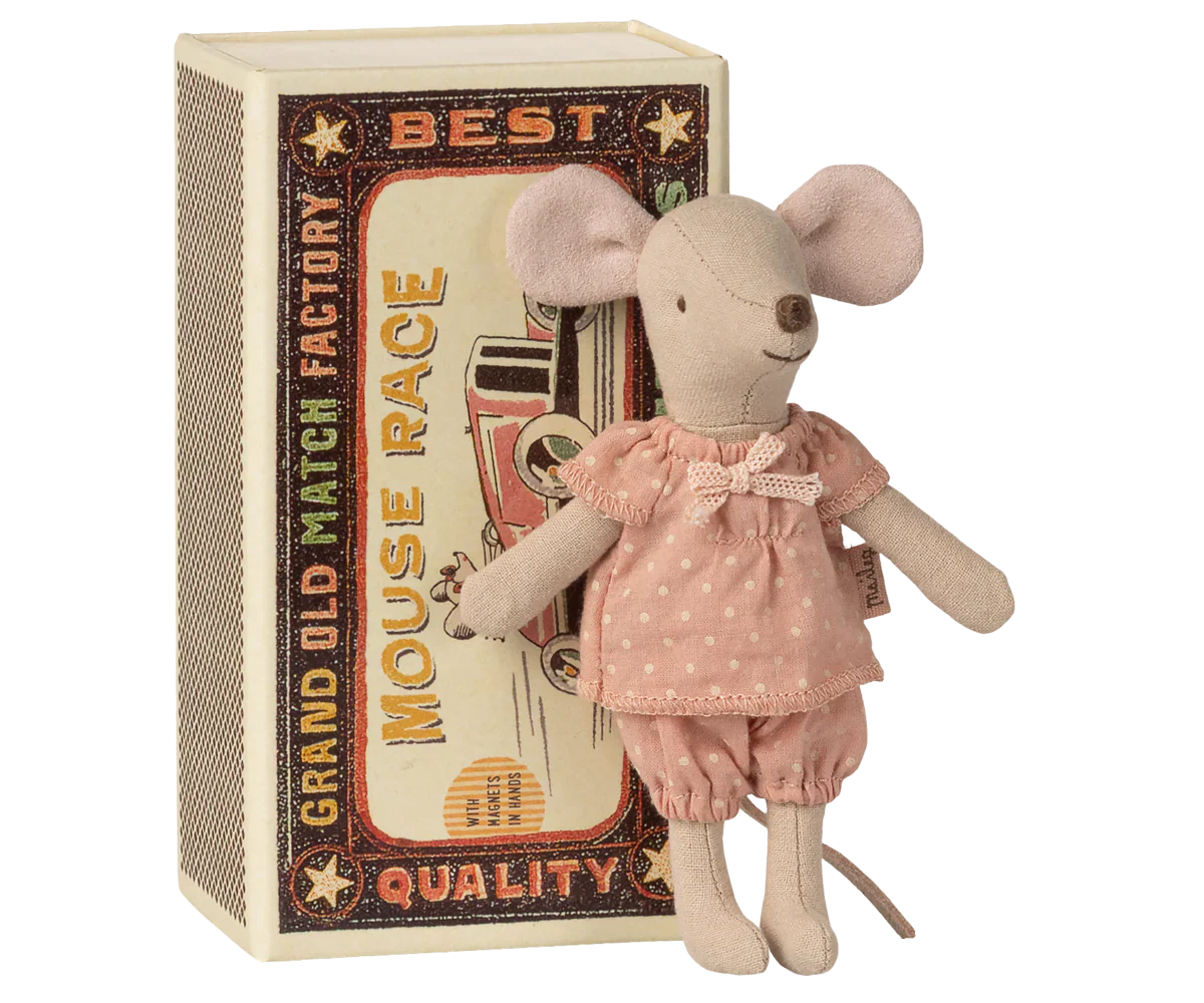 Maileg Big sister mouse in a matchbox, magnetic hands SS26 PRE-ORDER