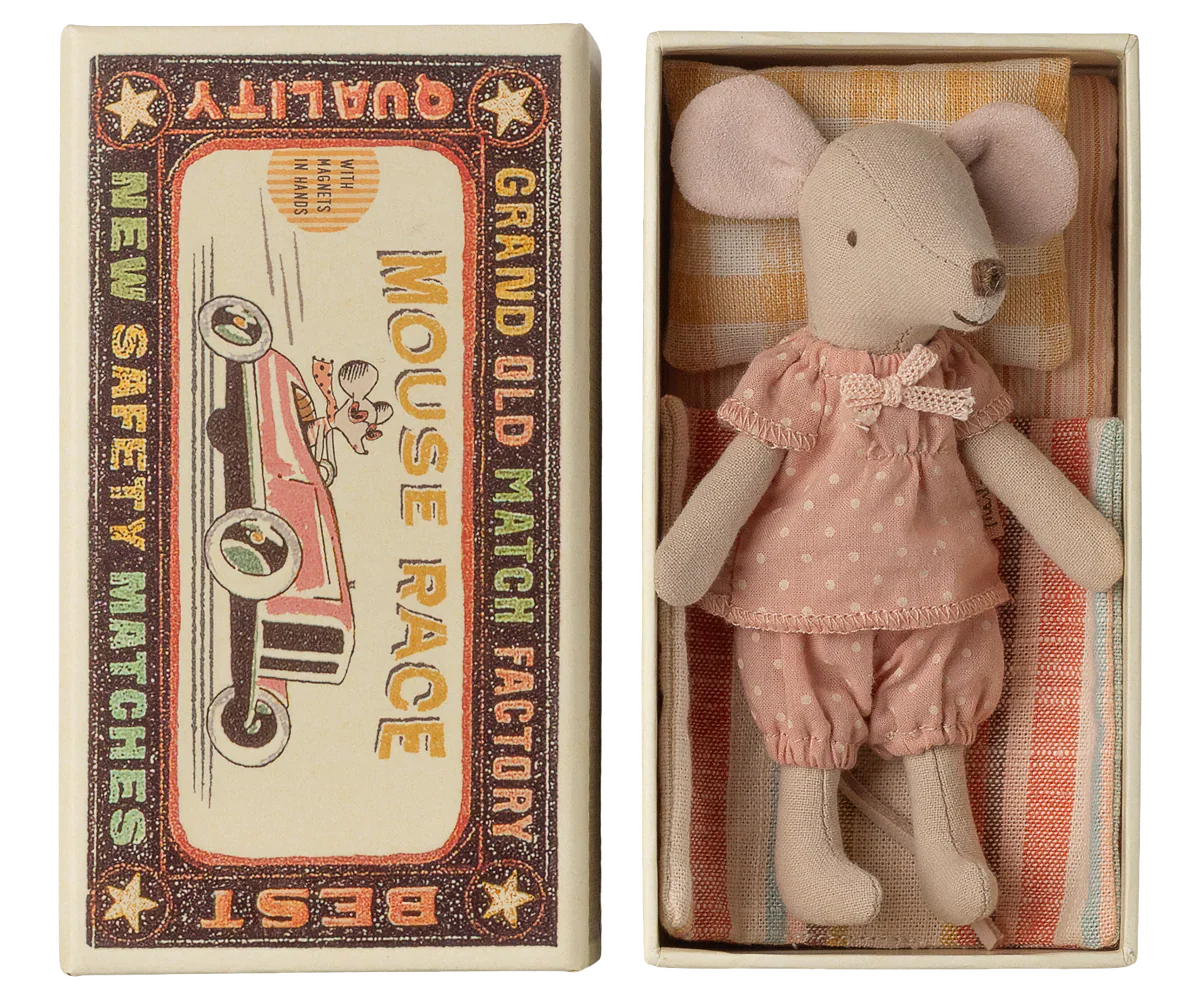 Maileg Big sister mouse in a matchbox, magnetic hands SS26 PRE-ORDER