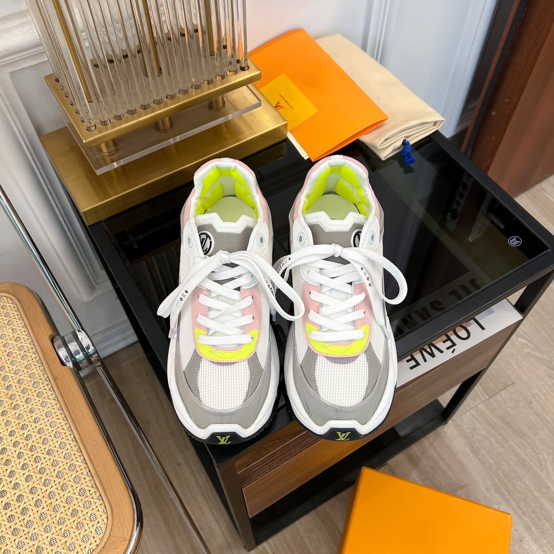 LOUIS VUITTON LV RUN 55 SNEAKER GREEN PLANTAIN