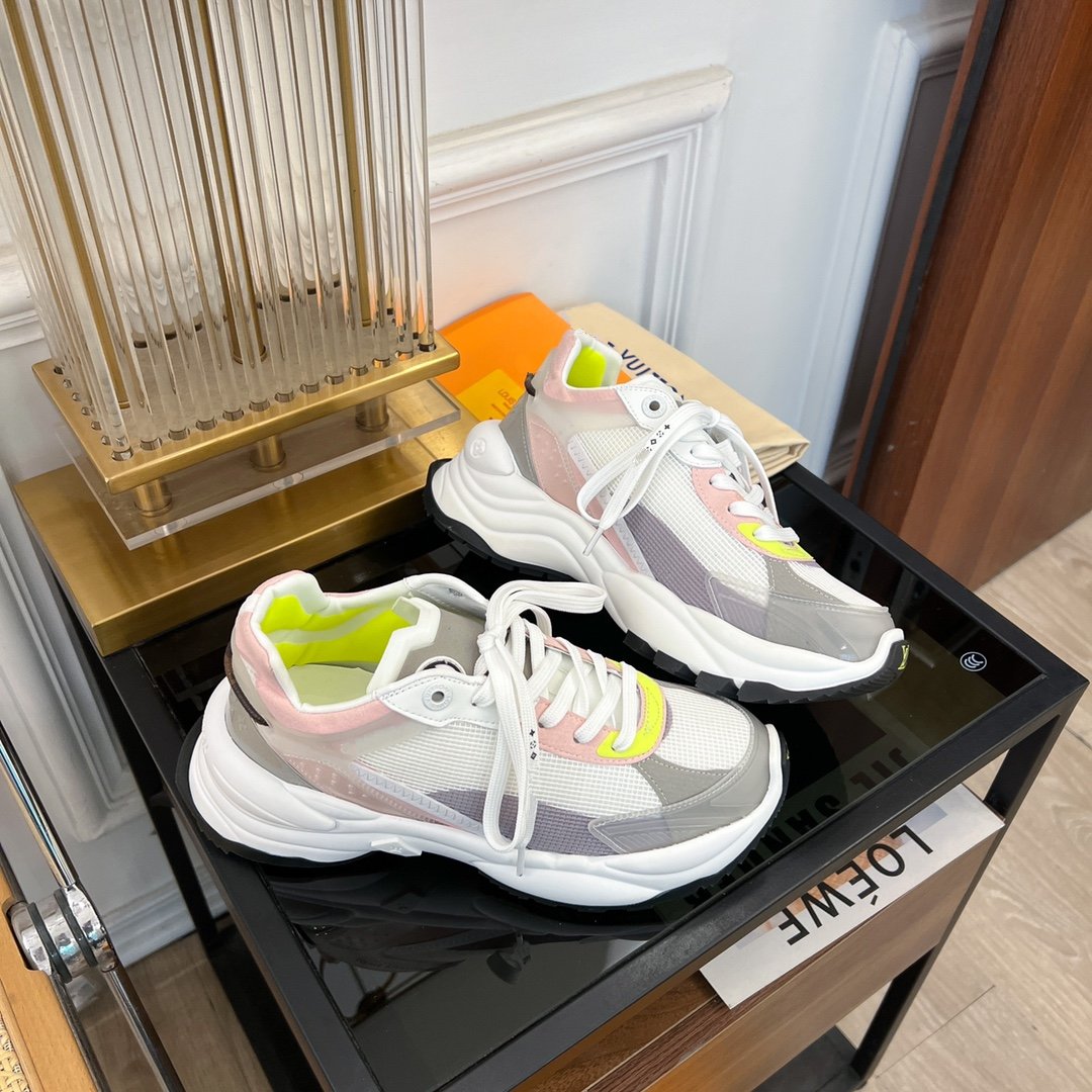 LOUIS VUITTON LV RUN 55 SNEAKER GREEN PLANTAIN