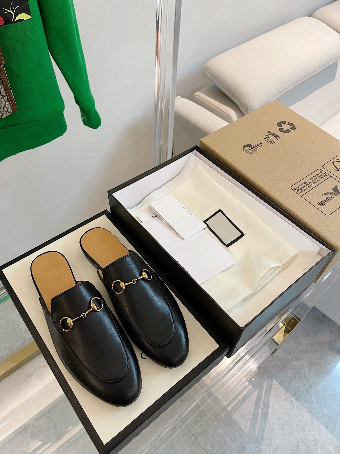 GUCCI SLIPPER MULES BLACK