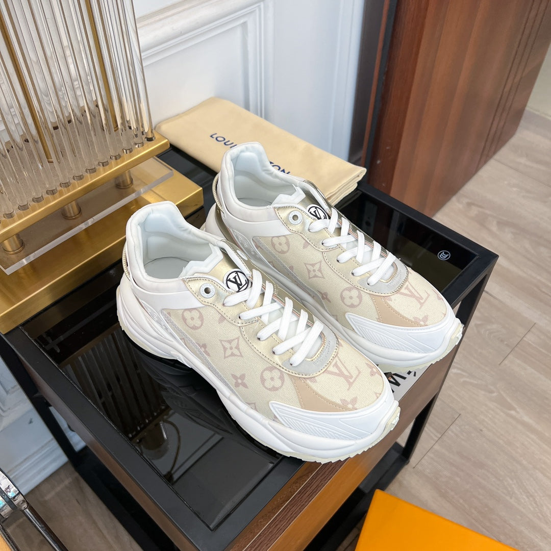 LOUIS VUITTON LV RUN 55 SNEAKER GEIGE