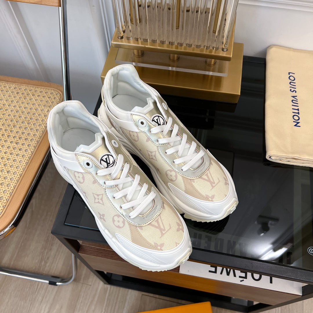 LOUIS VUITTON LV RUN 55 SNEAKER GEIGE