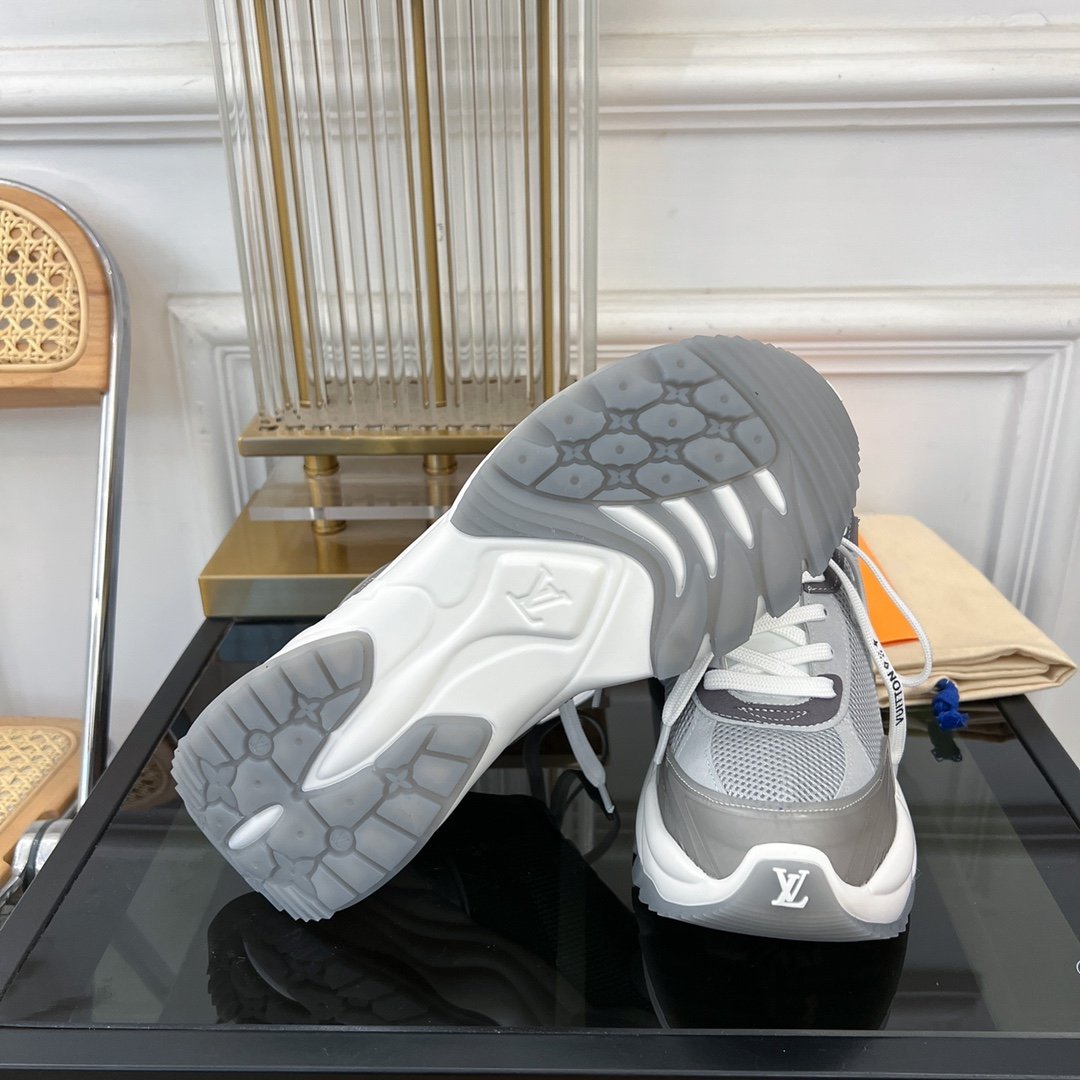 LOUIS VUITTON LV RUN 55 SNEAKER DARK GRAY