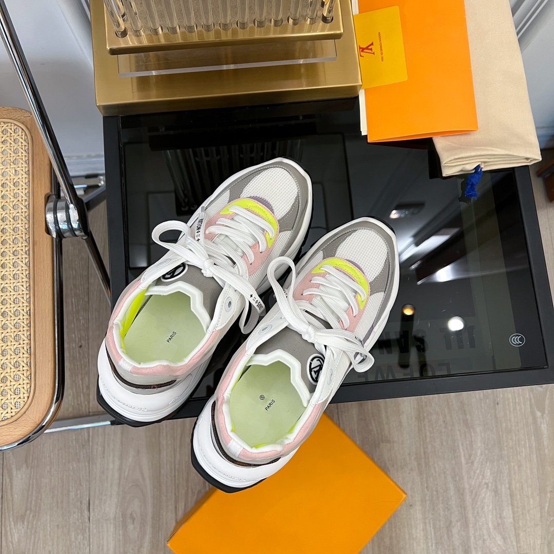 LOUIS VUITTON LV RUN 55 SNEAKER GREEN PLANTAIN