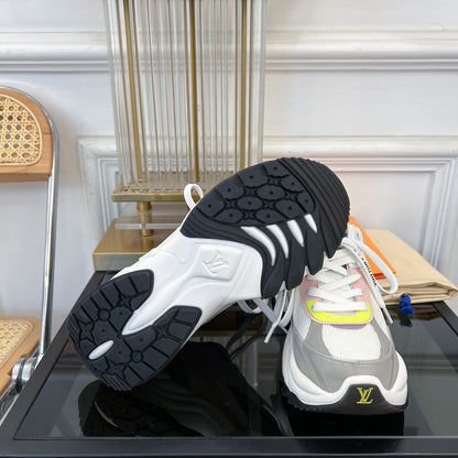LOUIS VUITTON LV RUN 55 SNEAKER GREEN PLANTAIN