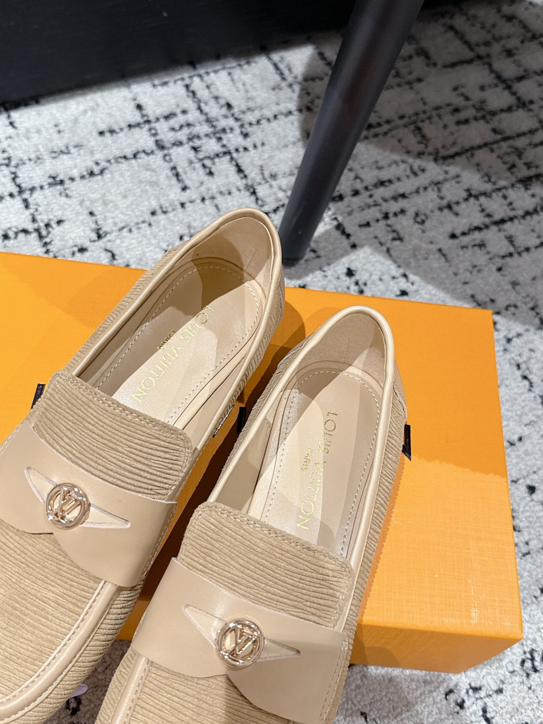LOUIS VUITTON LV LOAFER 25S IN BEIGE SUEDE AND CALFSKIN