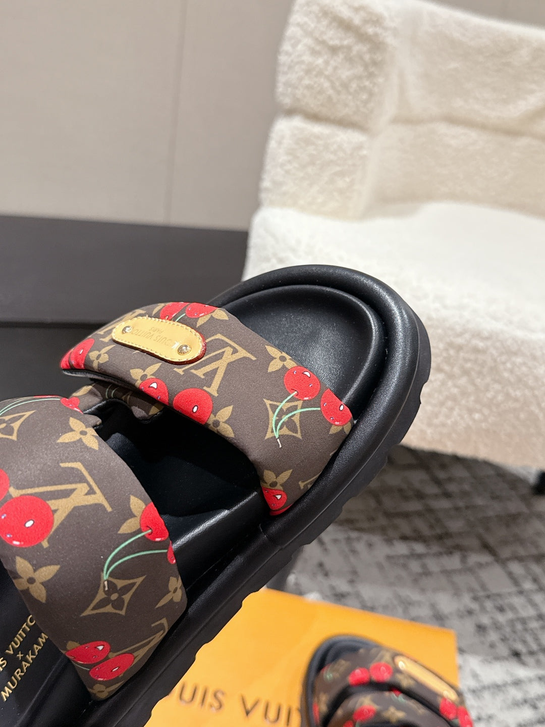 LOUIS VUITTON LV MIAMI-STYLE SANDALS 25S IN BROWN FABRIC AND BLACK CALFSKIN