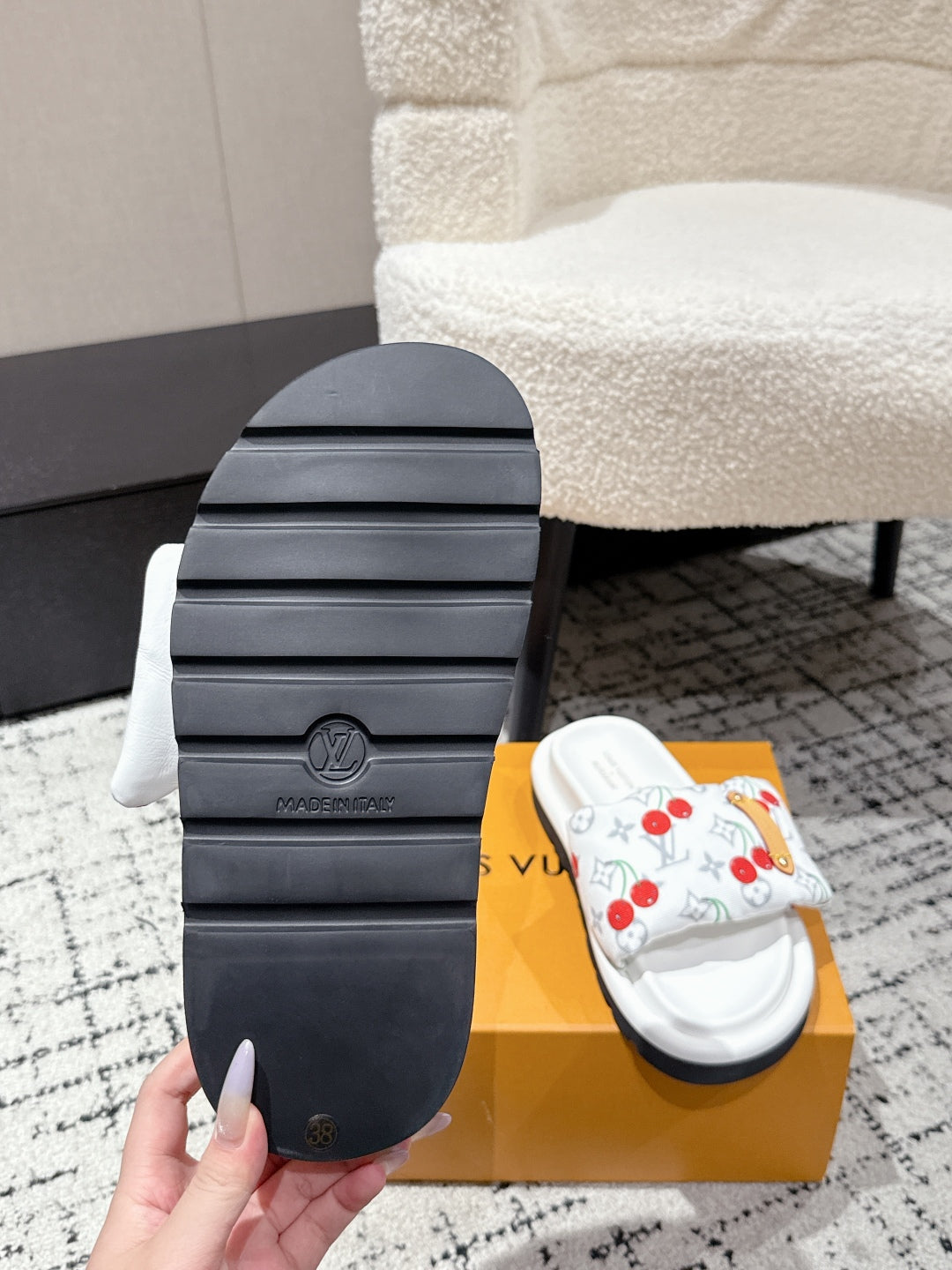 LOUIS VUITTON LV MIAMI-STYLE SANDALS 25S IN WHITE FABRIC AND CALFSKIN