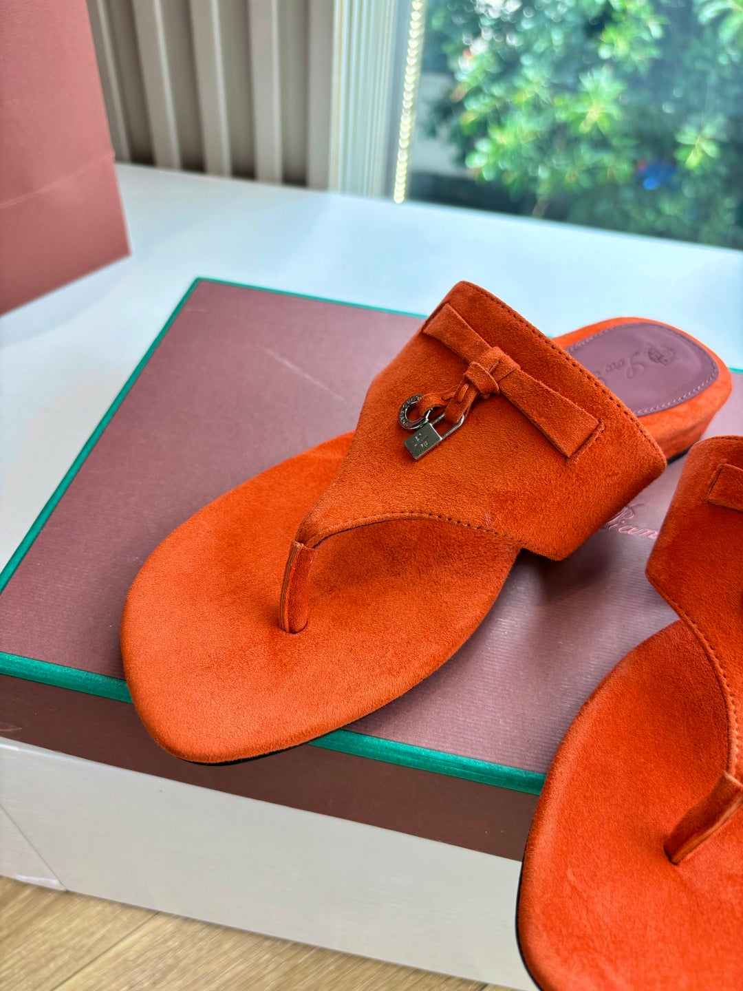 LP THONG SANDALS 25S IN ORANGE SUEDE