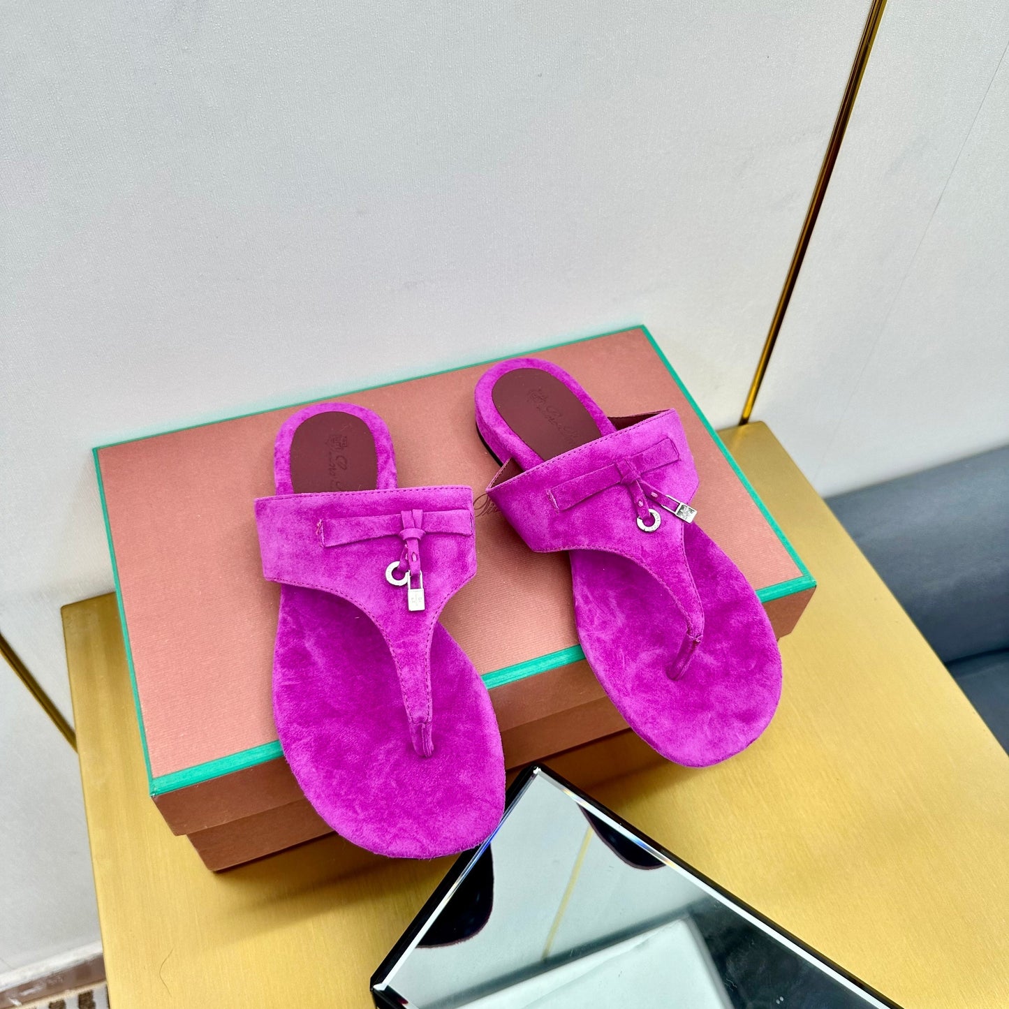 FLIP FLOPS IN NEON PINK SUEDE AND HARDWARE SILVER